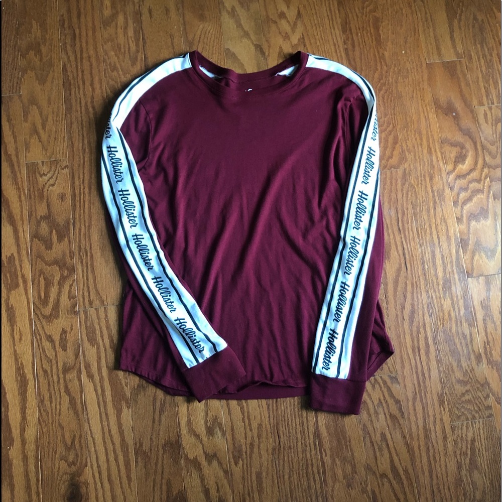 Hollister red top (never worn)
